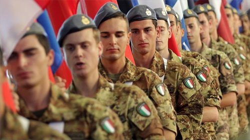soldados italianos Italia no combate en Libia sino que ofrece asistencia